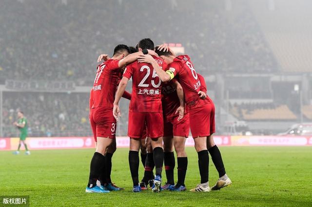  卡利亚里主场气势如虹，球迷助威助推球队取胜